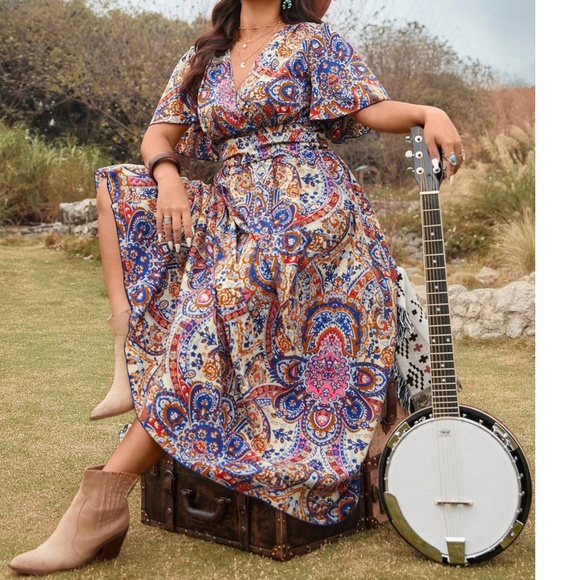 Plus Colorful Paisley print Butterfly Sleeve Maxi Dress - Picture 3 of 5